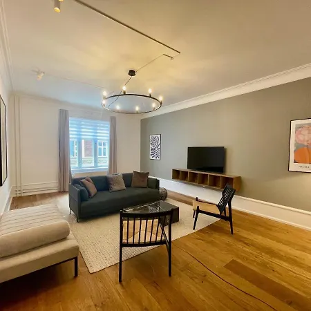 Beautiful 3 Bedroom Flat Next To The Marble Church Appartement