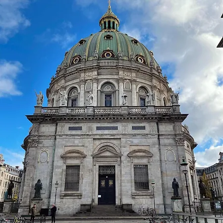 Beautiful 3 Bedroom Flat Next To The Marble Church Appartement *