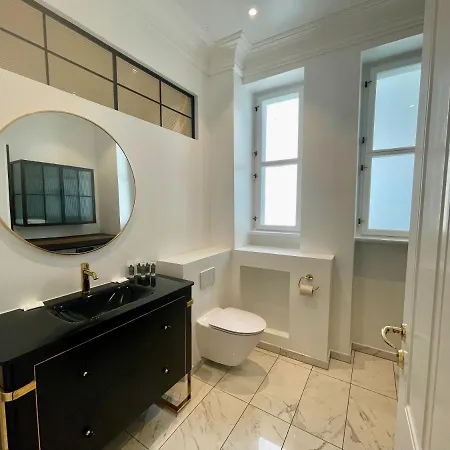Beautiful 3 Bedroom Flat Next To The Marble Church