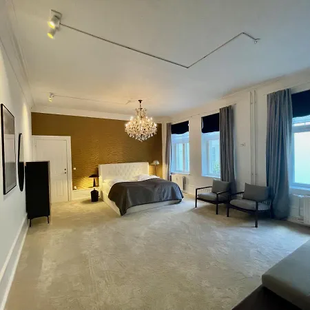 Beautiful 3 Bedroom Flat Next To The Marble Church